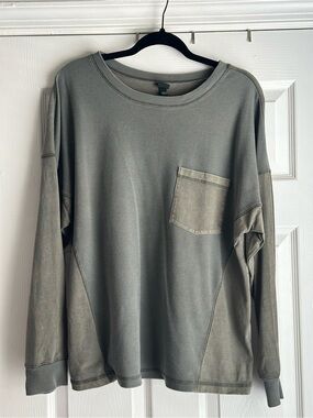 wild fable Women’s Long Sleeve Crewneck Pocket Shirt - Olive
